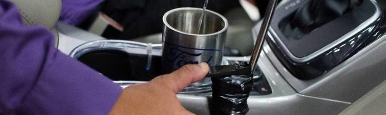 Patente Ar-condicionado da Ford oferece água para motorista beber
